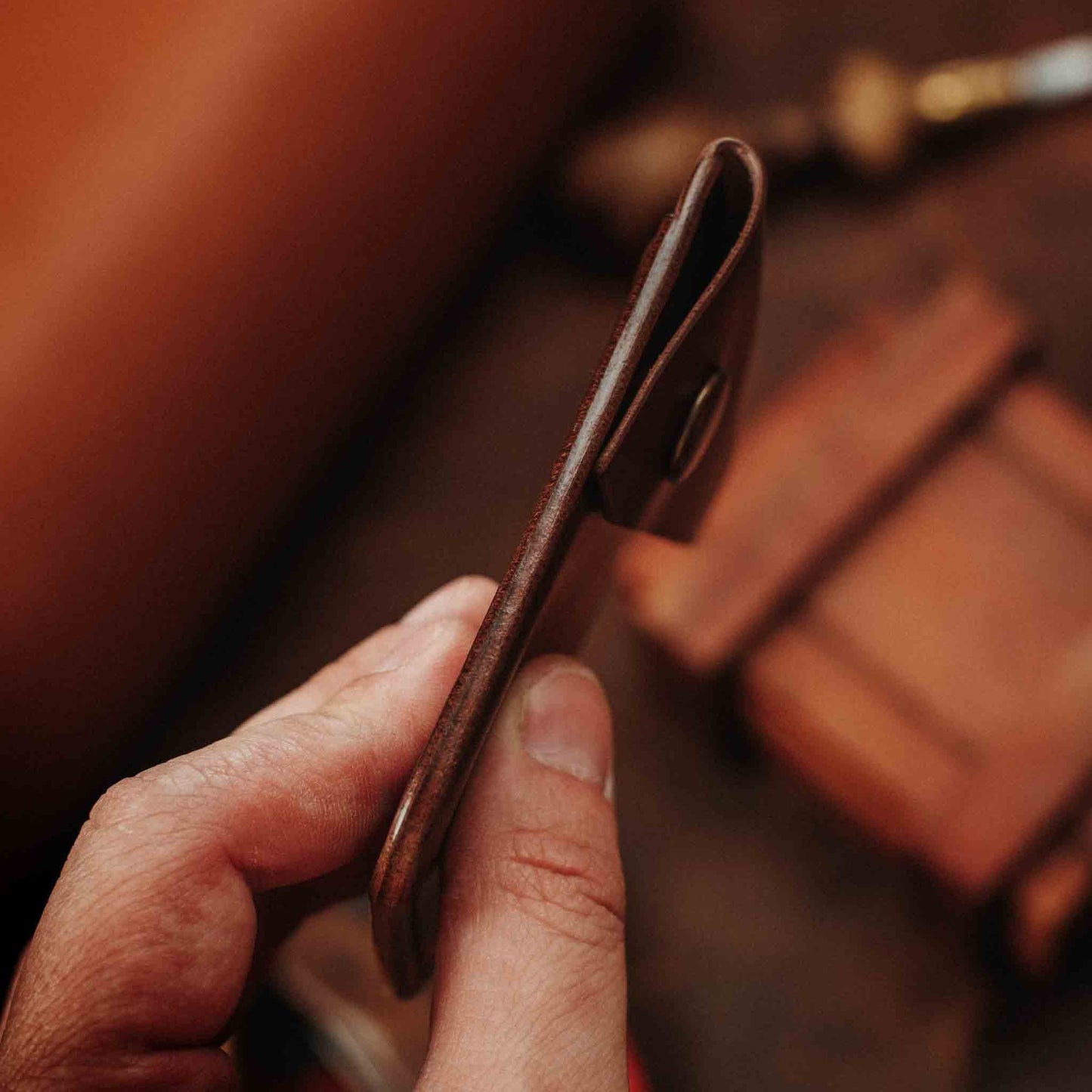 Voyager v2 - Flap EDC Leather Velcro Wallet