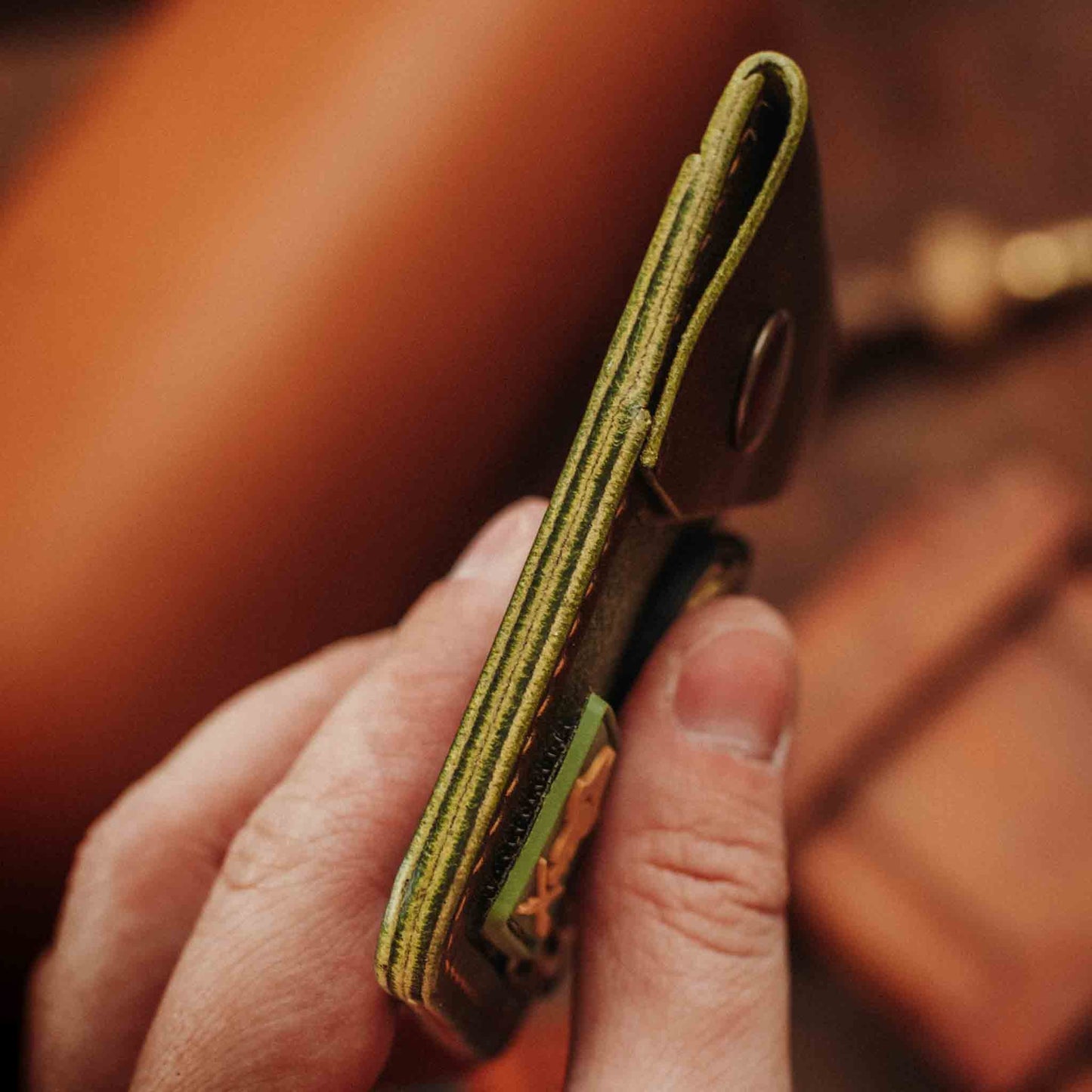 Voyager v2 - Flap EDC Leather Velcro Wallet