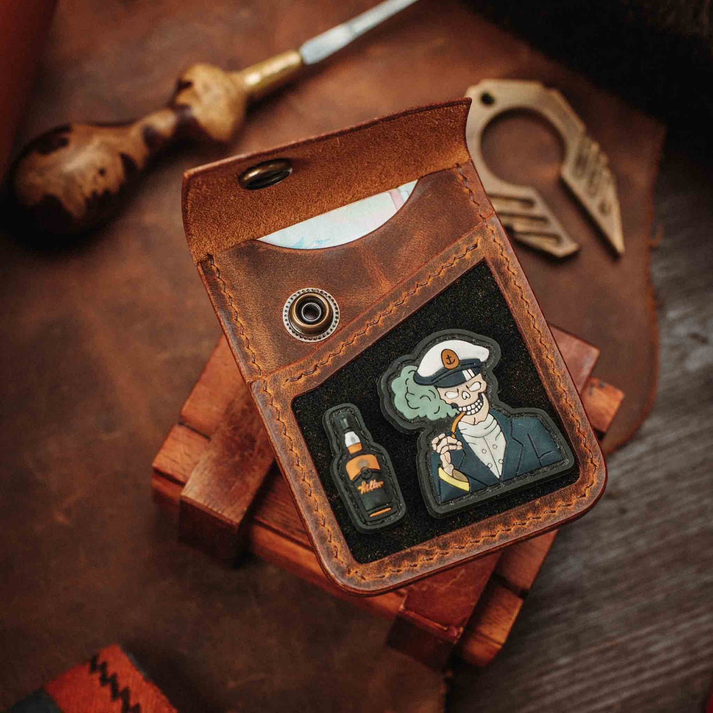 Voyager v2 - Flap EDC Leather Velcro Wallet