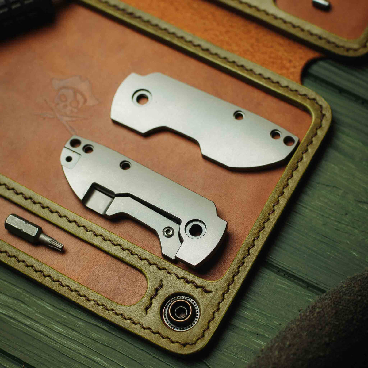 Shipyard - Knife Maintenance Workspace in Tan & Black - Pirate Goods