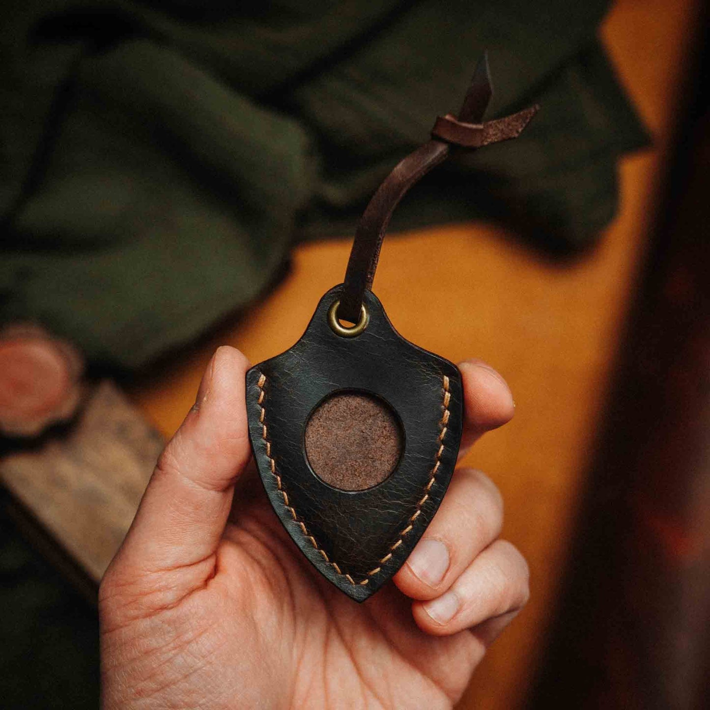 Men's Alliance challenge coin holder – Tabacco Badalassi Carlo leather, arrowhead shape, handmade Kyiv