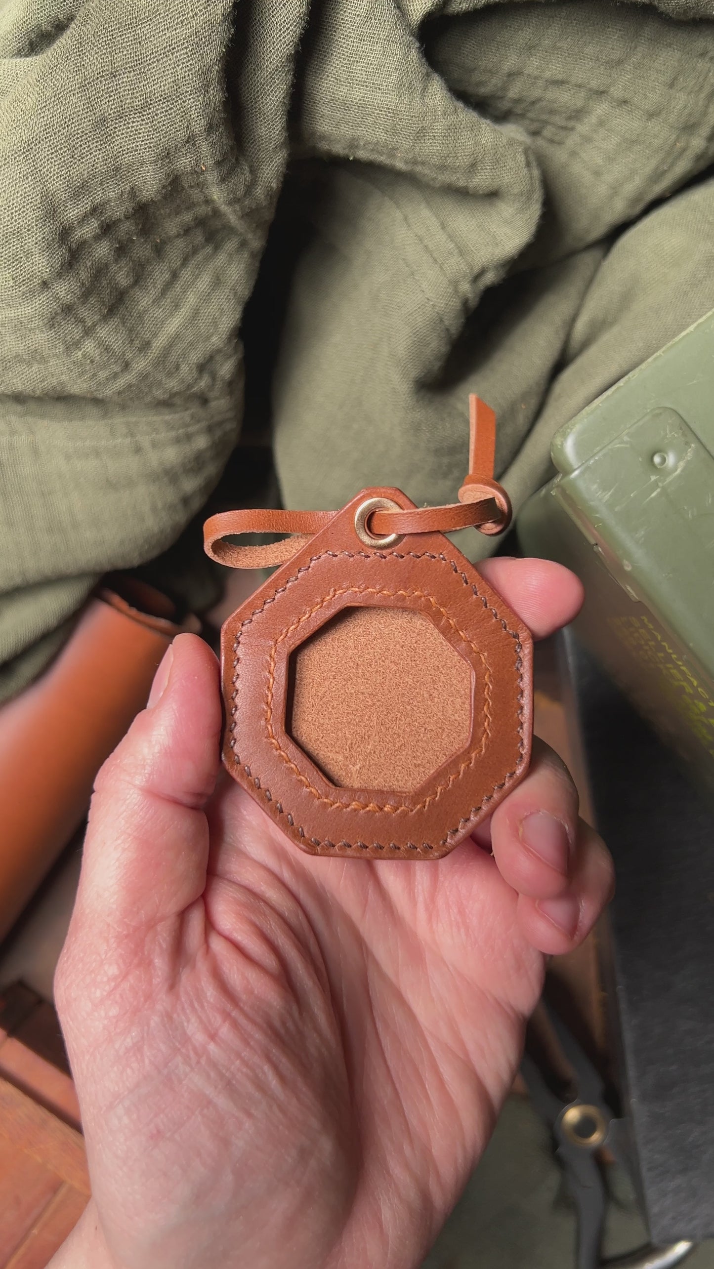 Peso Pocket v4 Plus - Octagonal challenge coin holder