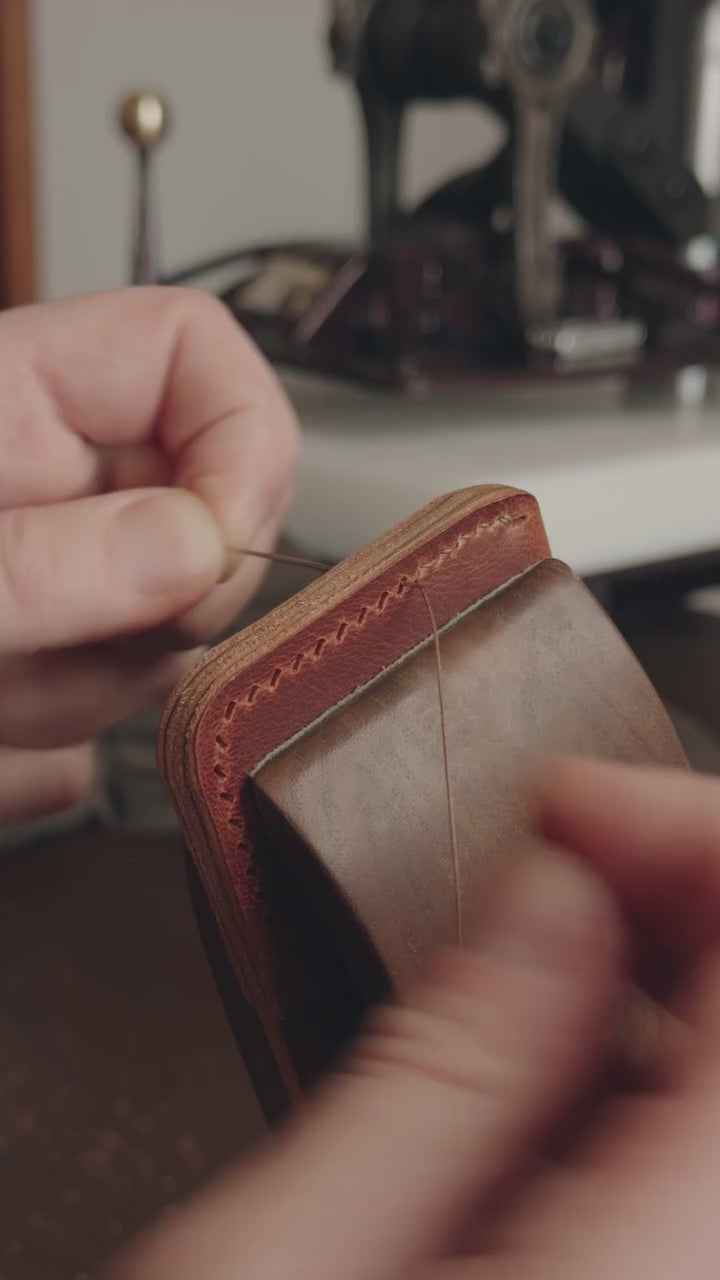 Venturer v2 – Minimalist Leather Wallet