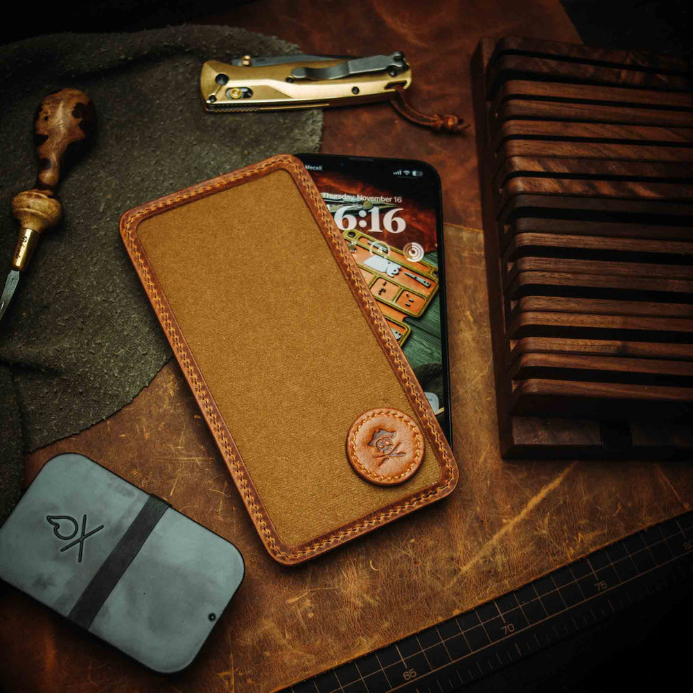 
                  
                    Nautilus - iPhone leather cover with velcro
                  
                