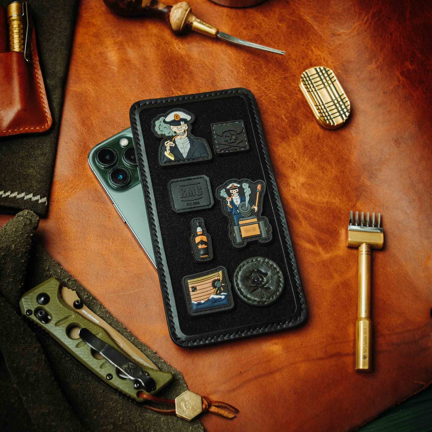
                  
                    Nautilus - iPhone leather cover with velcro
                  
                