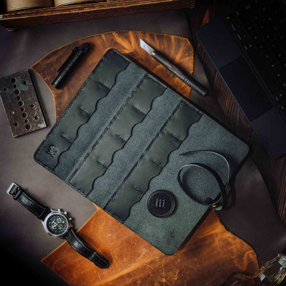 
                  
                    The Peso Pouch 12 - Challenge coin leather pouch
                  
                